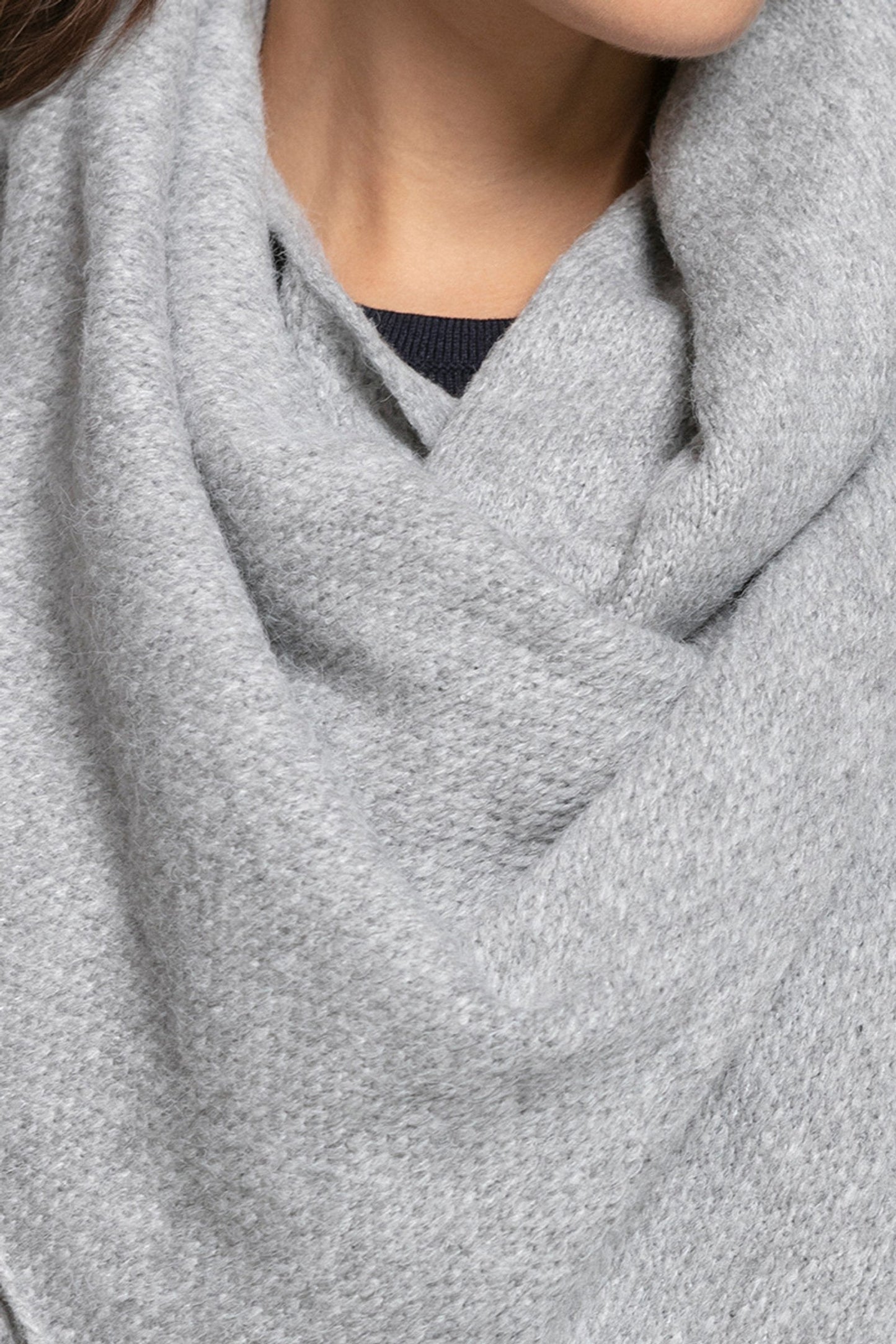 Women’s Grey Knit Coat with Twisted Collar – Elegant and Comfortable