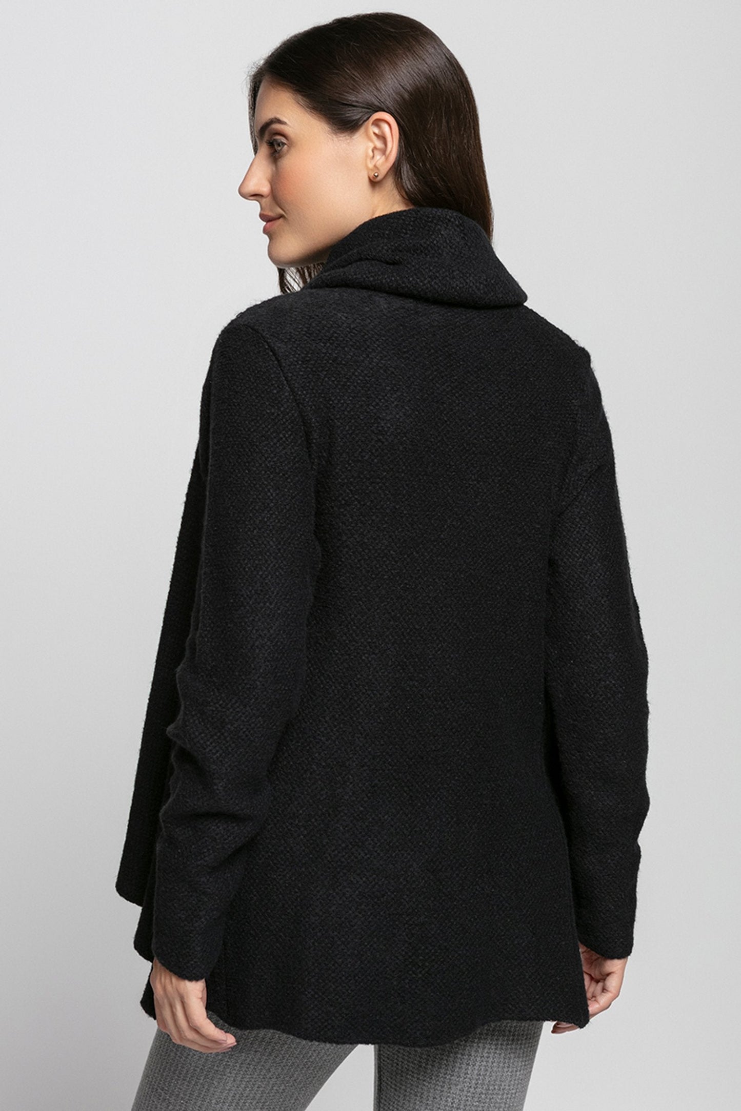 Women’s Black Knit Coat with Twisted Collar – Elegant and Comfortable