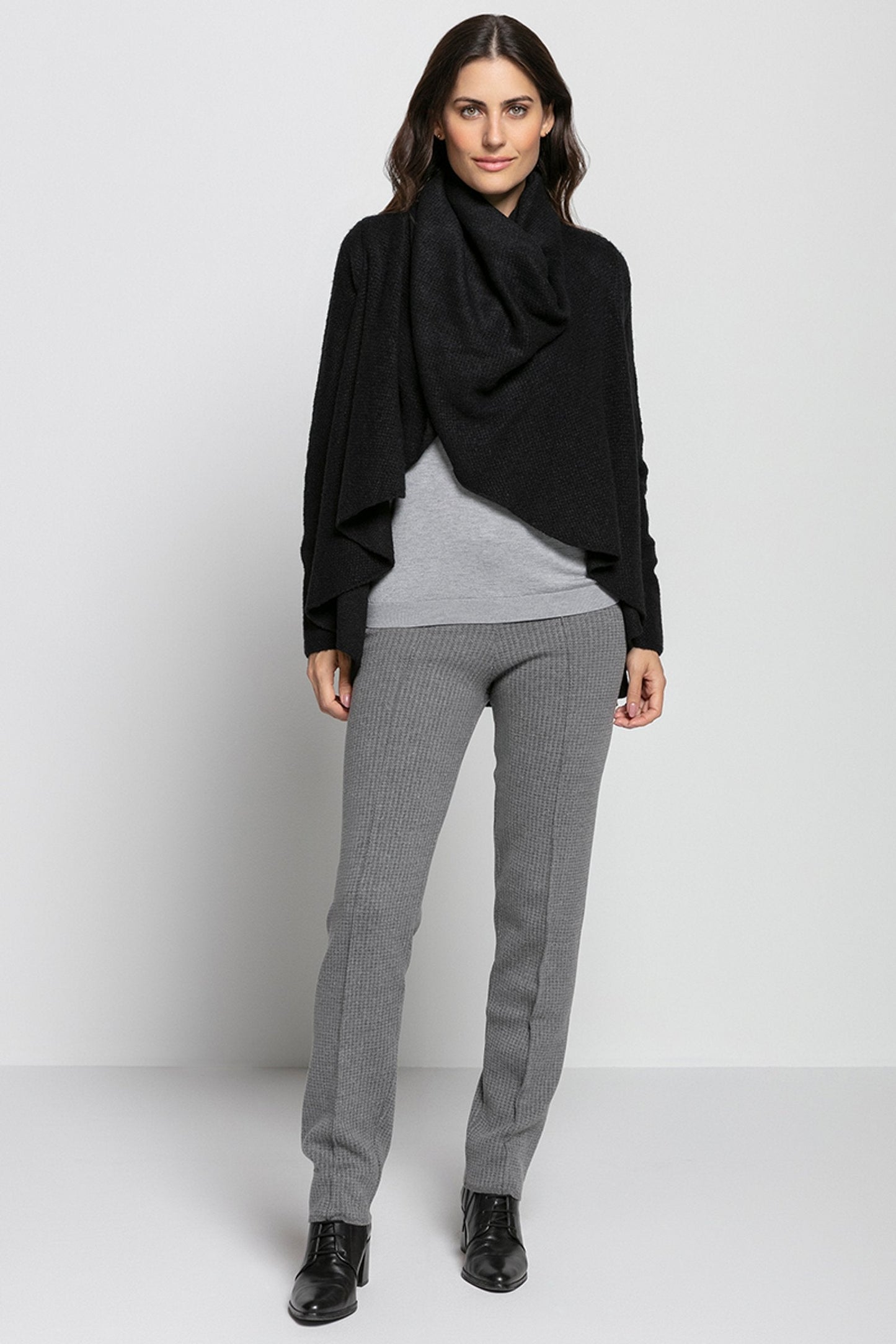 Women’s Black Knit Coat with Twisted Collar – Elegant and Comfortable
