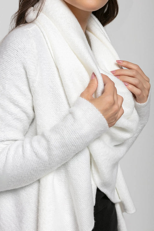 Women’s White Knit Coat with Twisted Collar – Elegant and Comfortable