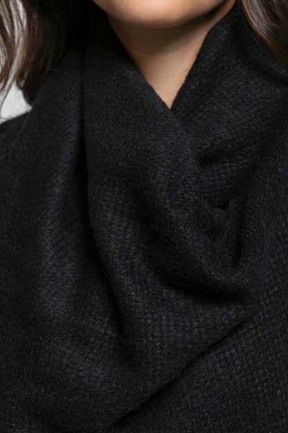 Women’s Black Knit Coat with Twisted Collar – Elegant and Comfortable