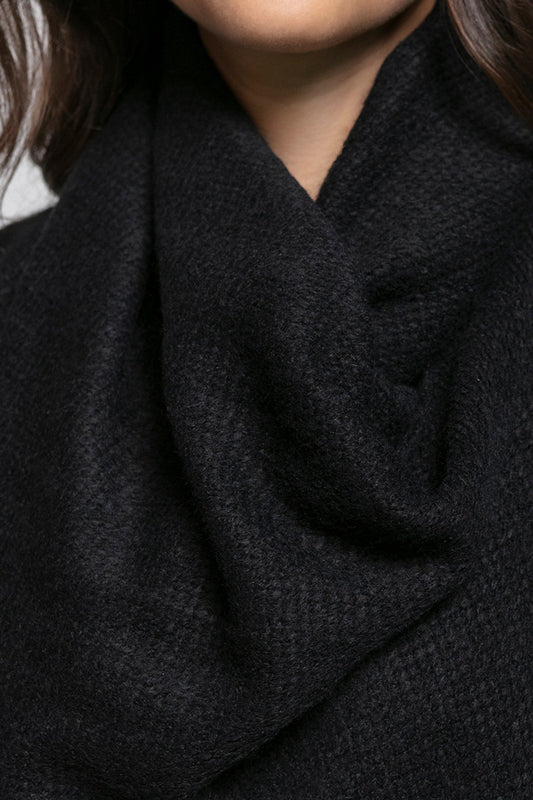 Women’s Black Knit Coat with Twisted Collar – Elegant and Comfortable